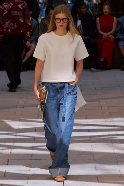Look 27